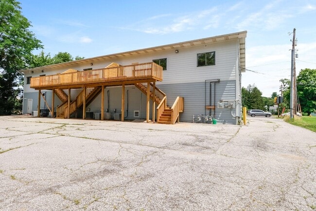 Building Photo - 410 Pine Lake Ave