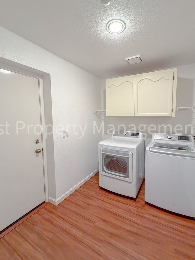 Building Photo - San Jose Townhome Near Levi Stadium