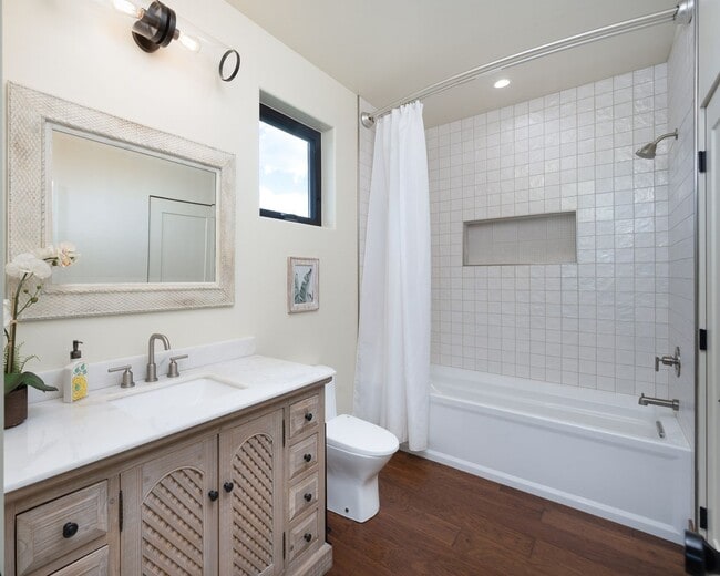Building Photo - One of a Kind Custom Built Home for Rent i...