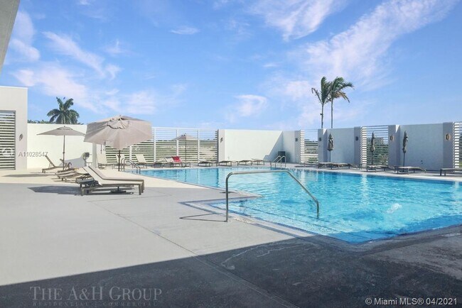 Building Photo - 15051 Royal Oaks Ln