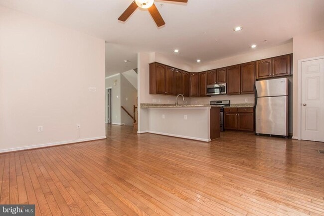 Building Photo - 117 Longpoint Way