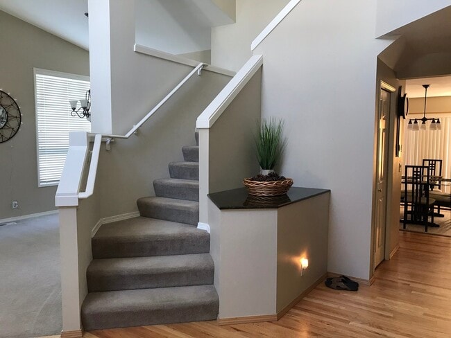 Building Photo - Wonderfully maintained home in quiet neigh...