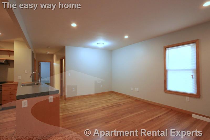 Building Photo - 132 Columbia St