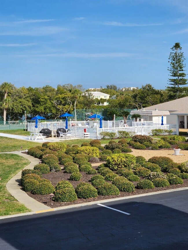 Building Photo - 3320 Gulf of Mexico Dr