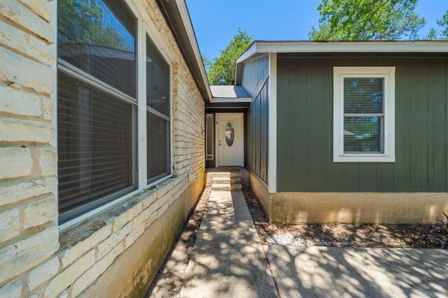 Building Photo - 9618 Sugar Hill Dr