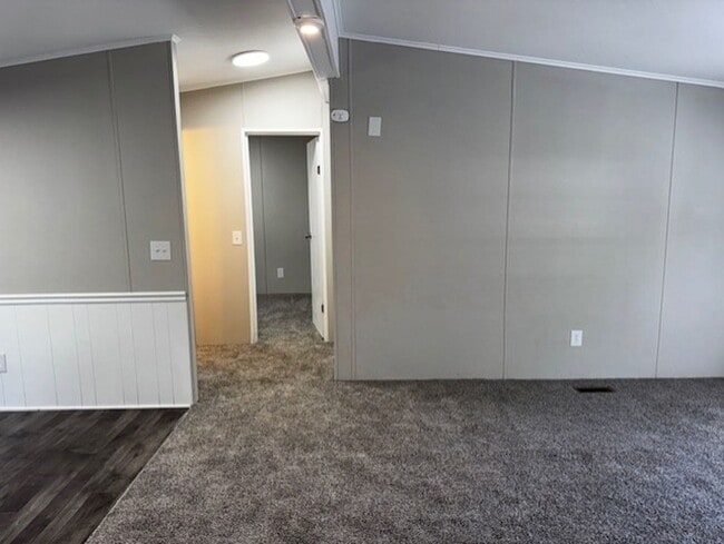 Building Photo - Discover this well-maintained 3-bedroom, 2-bath home in Lincolnton, NC,