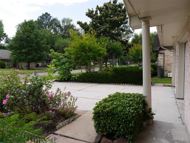 Building Photo - 13542 Fernhill Dr