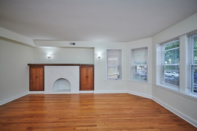 Building Photo - 6330 N Rockwell St