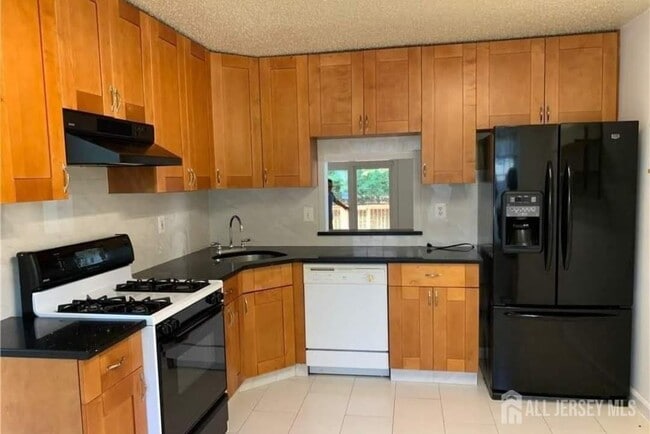 Building Photo - 24 Albury Way