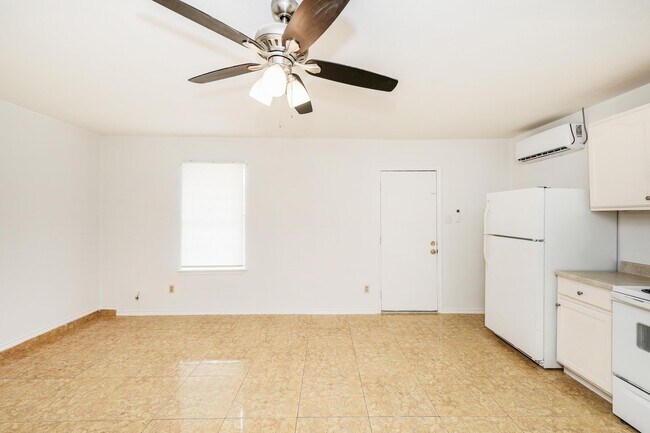 Building Photo - 1005 Andrew Ave