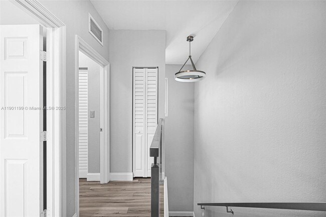 Building Photo - 640 SE 1st St