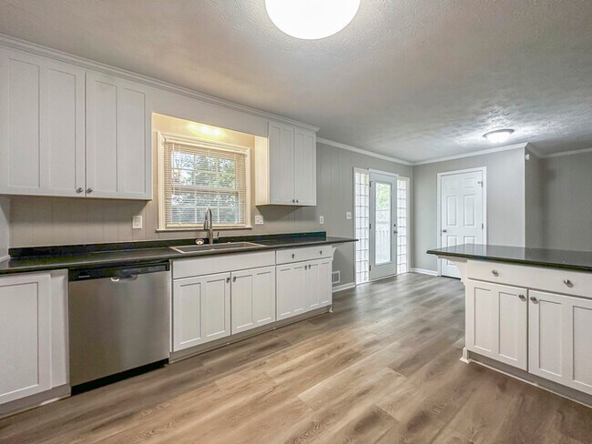 Building Photo - 829 North Ave