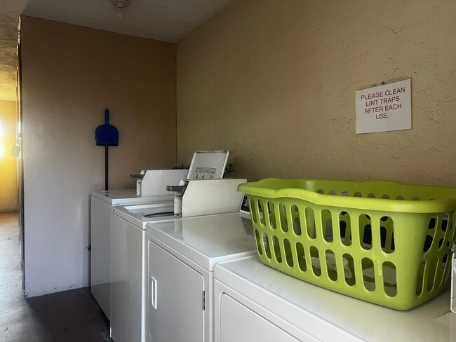 Building Photo - 2BD/1BA on Venice Island