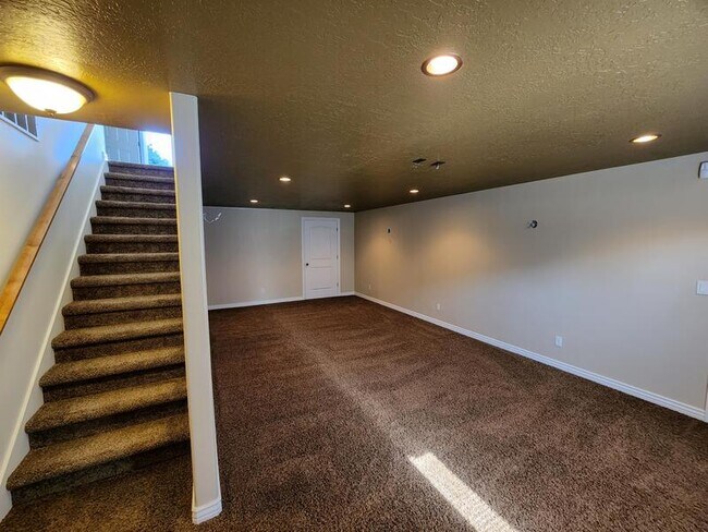 Building Photo - 1273 N 500 W