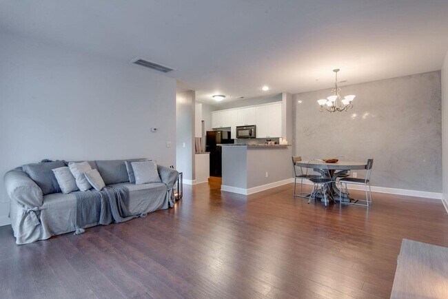 Building Photo - 8231 Lenox Creekside Dr