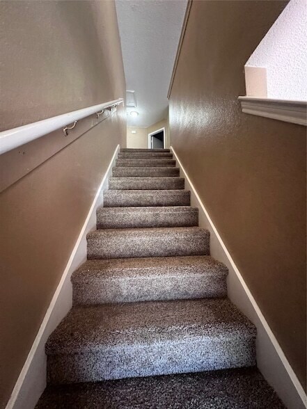 Building Photo - 512 Magdalen Ave