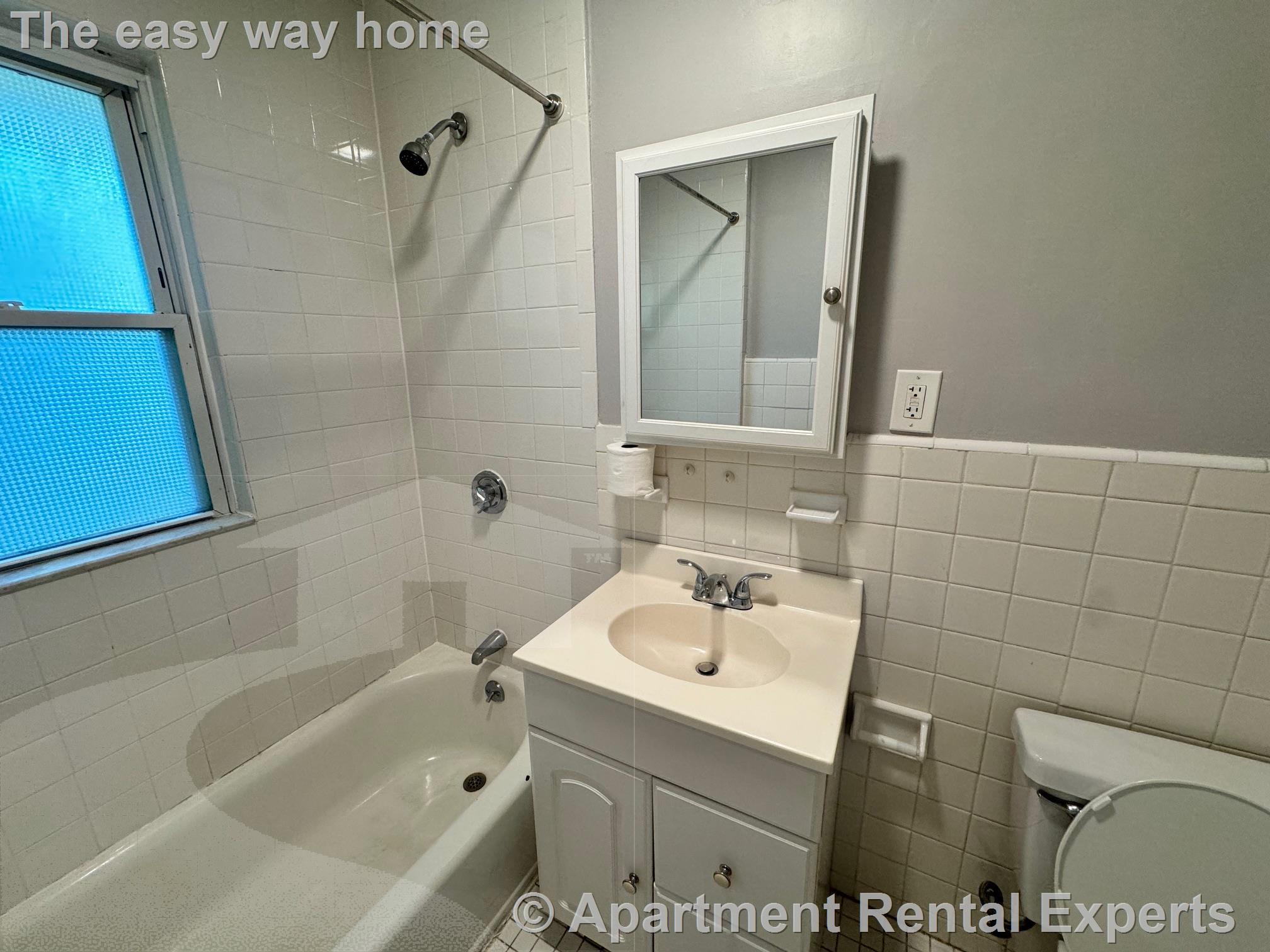 Building Photo - 879 Broadway