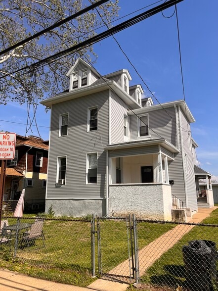 Building Photo - 934 11th Ave