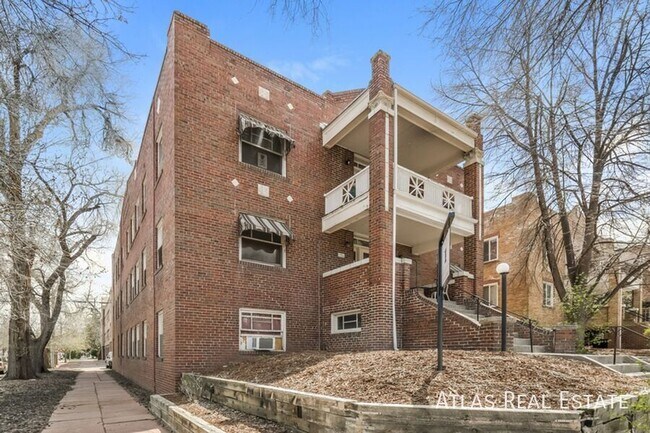Building Photo - 970 N Pearl St