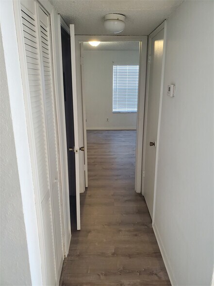 Building Photo - 4630 Commander Dr