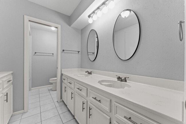 Building Photo - 18 Panorama Dr