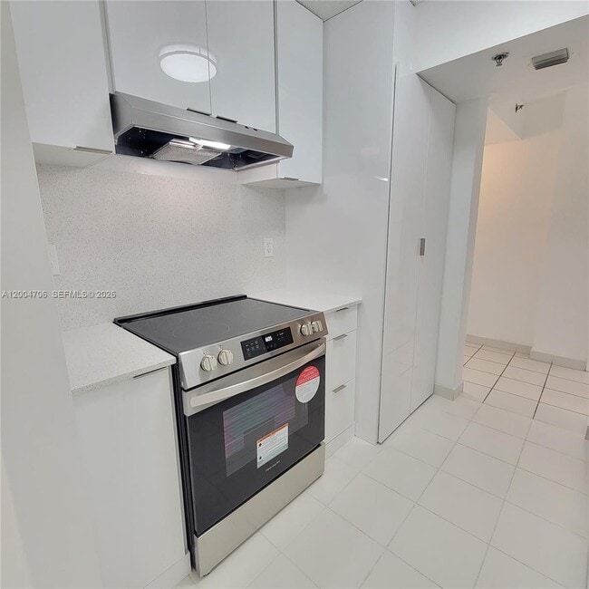 Building Photo - 7601 Dickens Ave