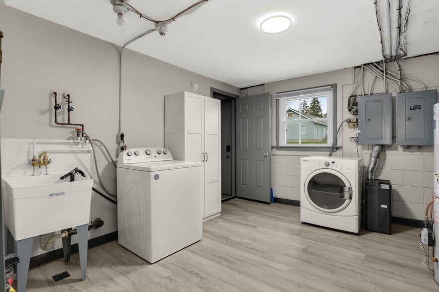 Laundry Room - 1284 Snelling Ave N