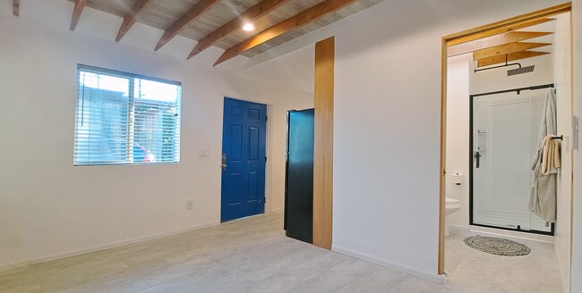 Building Photo - 1643 W 48th St