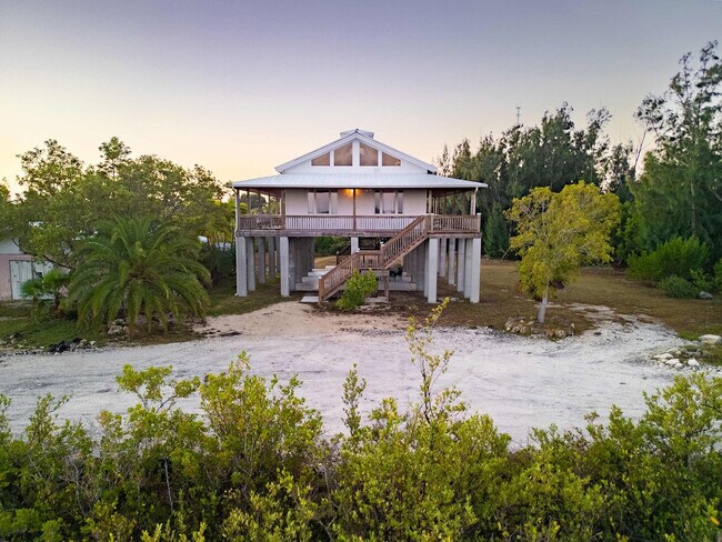 Building Photo - 18954 Acosta Rd