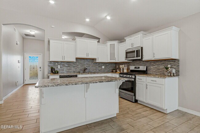 Building Photo - 13912 Loreina Luz Ave