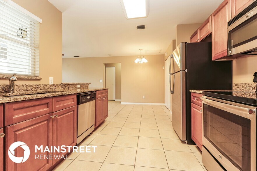Building Photo - 15619 Sunny Crest Ln
