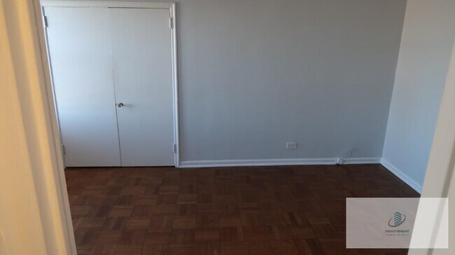 Building Photo - 534 W Stratford Pl