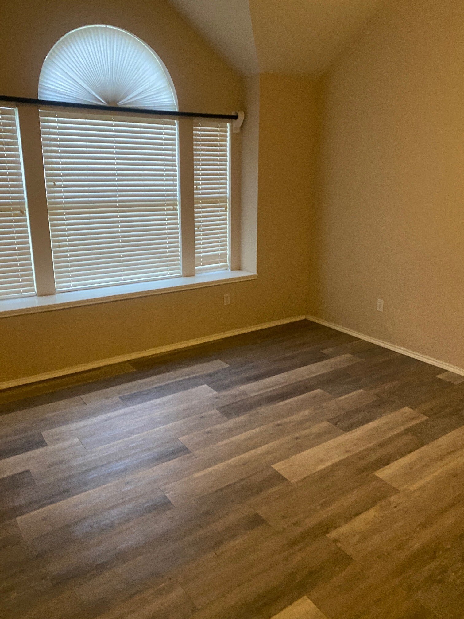 Building Photo - 4505 Scenic Dr