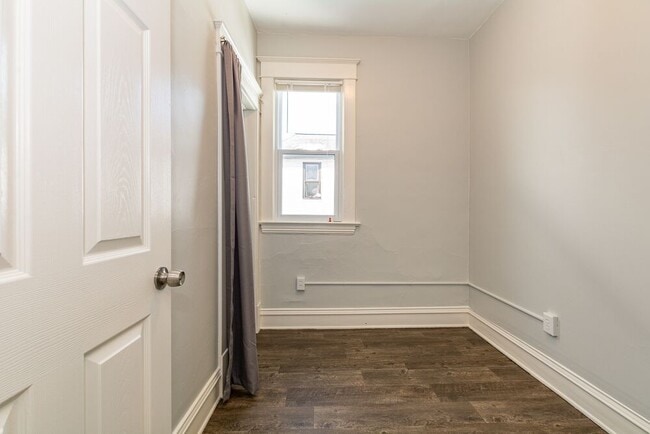 Building Photo - 924 Nagold St NW