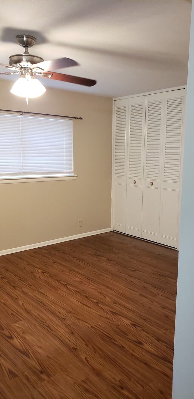 Master bedroom - 4103 Willow Green Drive