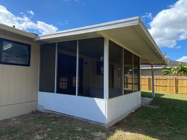 Building Photo - 5 Teak Loop Ln