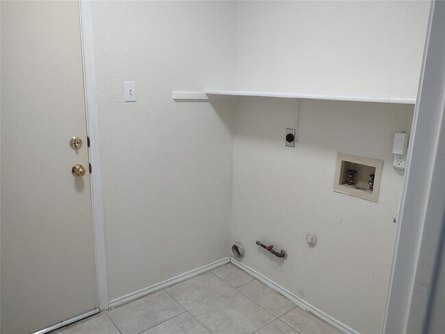 Building Photo - 8608 Devine Ln