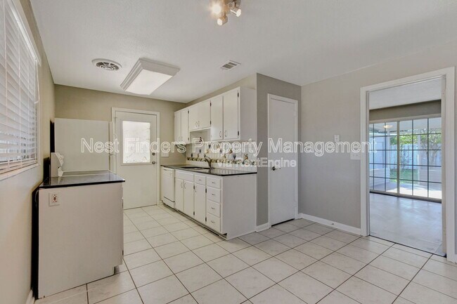 Building Photo - 748 Foxbriar Cove