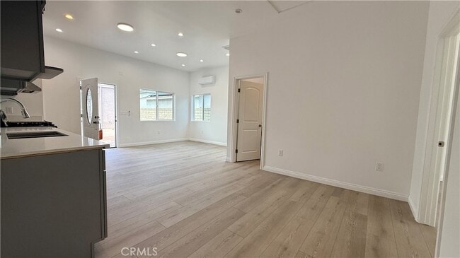 Building Photo - 656 E I St