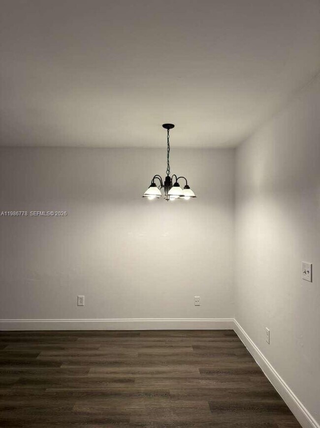 Building Photo - 605 Ixoria Ave