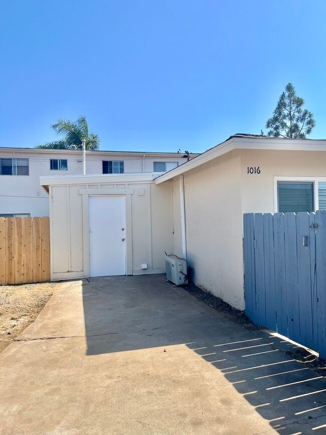 Building Photo - Newly Remodeled 2 Bedroom 1 Bath House!