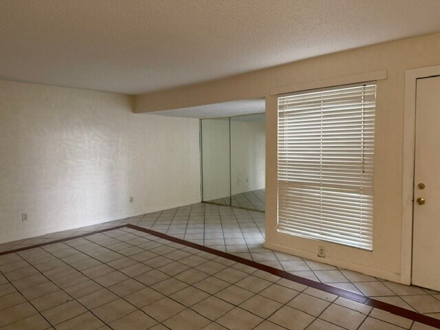 Building Photo - 781 Country Pl Dr