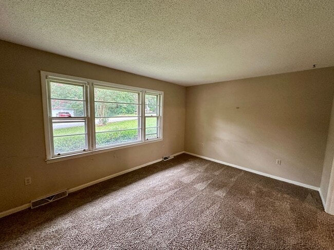 Building Photo - 3 Bedroom Home Close To Clemson Campus