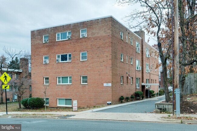 Building Photo - 500 S Courthouse Rd