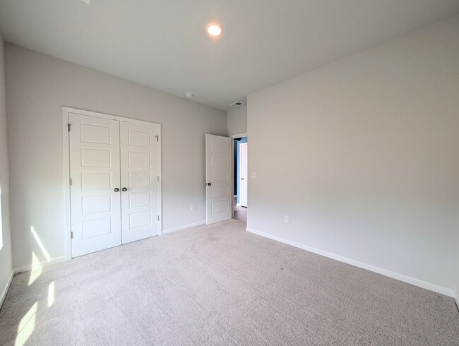 Building Photo - Charming 3-Bed, 2-Bath Home in Carolina Lakes - Long Term Rental