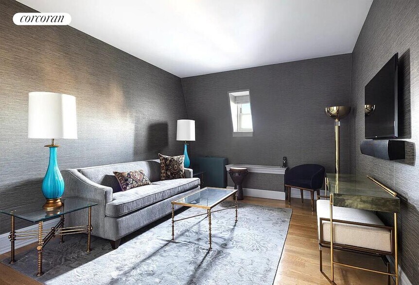 Building Photo - 1 Central Park S