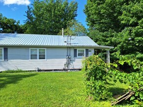 Building Photo - Duplex located in the heart of Oak Ridge.