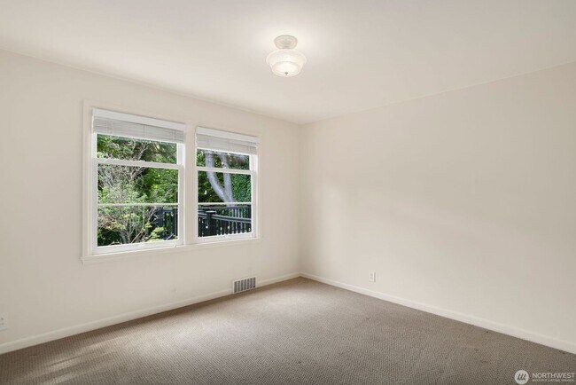 Building Photo - 4021 NE 60th St