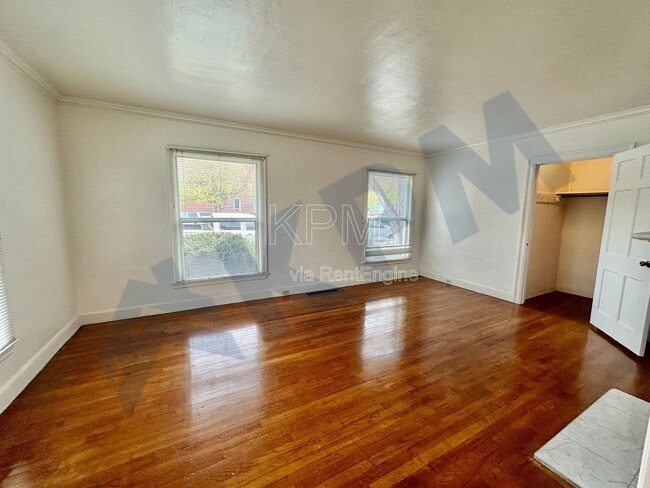 Building Photo - 875 W Alpine Ave