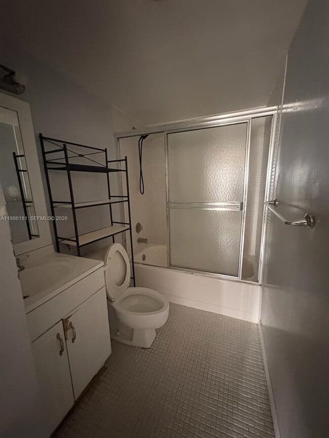 Building Photo - 4164 Inverrary Dr